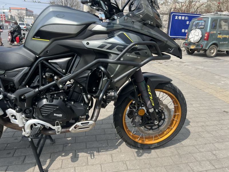 二手贝纳利金鹏 TRK502