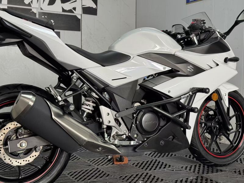 二手豪爵铃木GSX250R