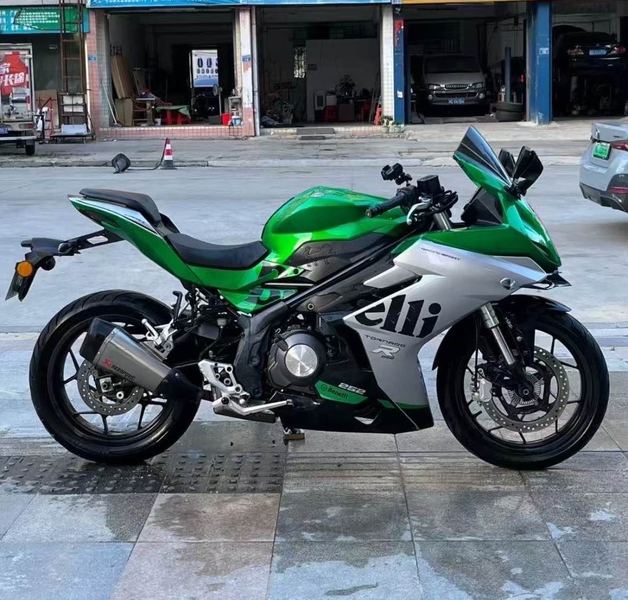 二手贝纳利龙卷风 Tornado 252R