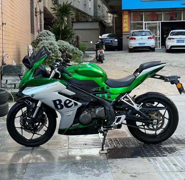 二手贝纳利龙卷风 Tornado 252R