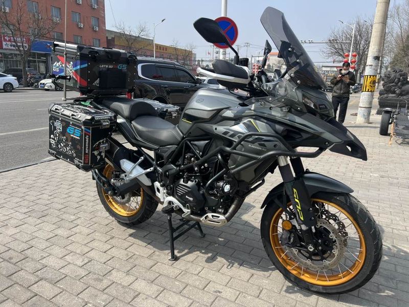 二手贝纳利金鹏 TRK502