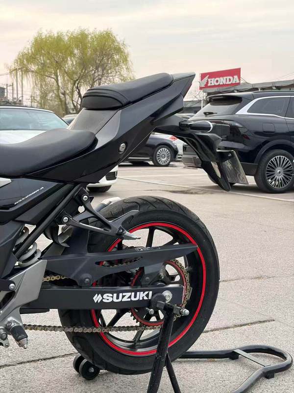 二手豪爵铃木GSX250R