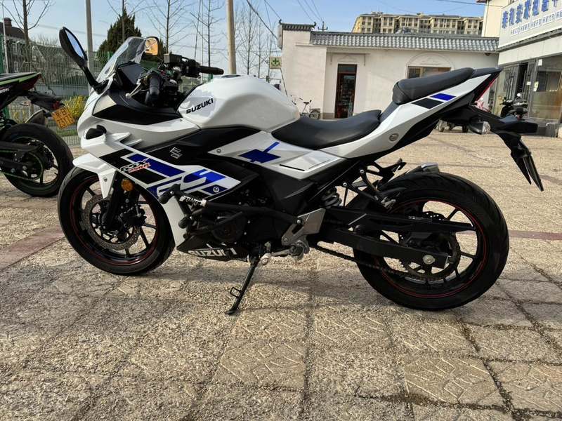 二手豪爵铃木GSX250R