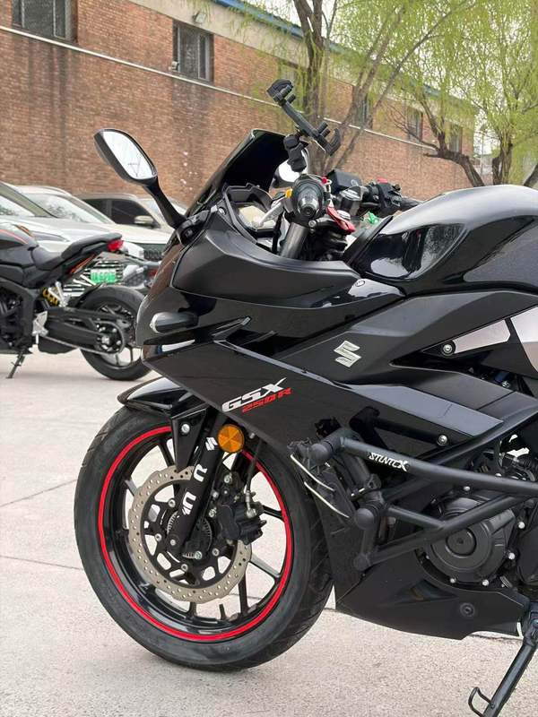 二手豪爵铃木GSX250R