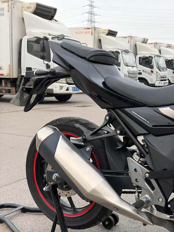 二手豪爵铃木GSX250R