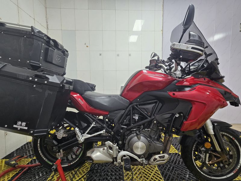 二手贝纳利金鹏 TRK502