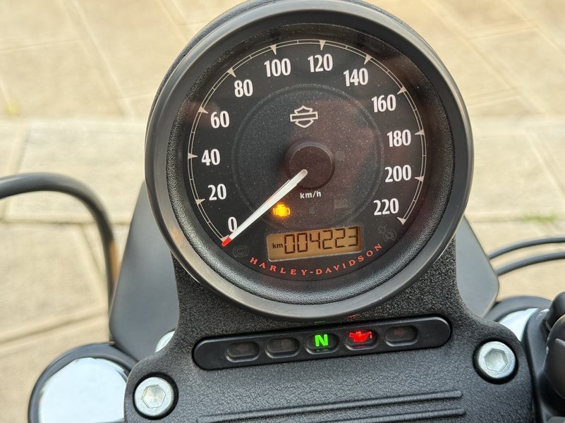 二手哈雷戴维森Iron883 硬汉