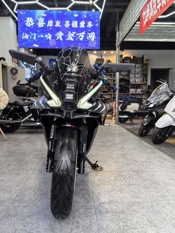 二手贝纳利龙卷风 Tornado 552R