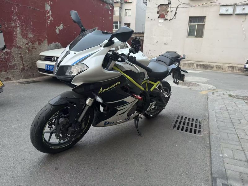 二手贝纳利龙卷风 Tornado 302R