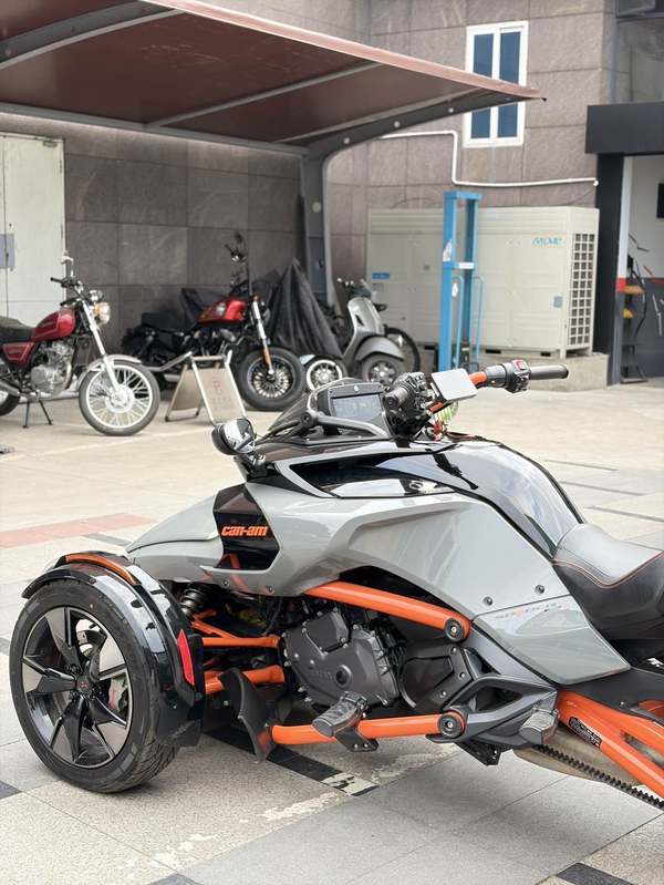 二手庞巴迪Spyder F3 