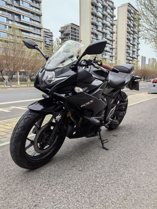 二手豪爵铃木GSX250R
