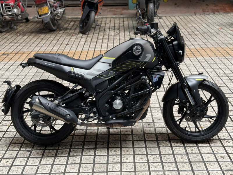 二手贝纳利幼狮 Leoncino 150