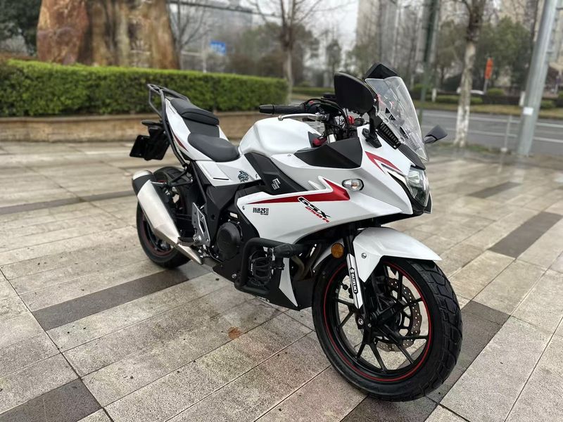二手豪爵铃木GSX250R