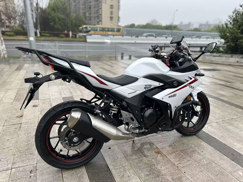 二手豪爵铃木GSX250R