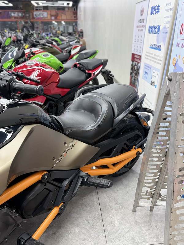 二手庞巴迪Spyder F3 