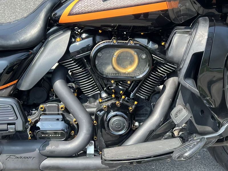 二手哈雷戴维森至尊滑翔Cvo Ultra Classic Electra Glide