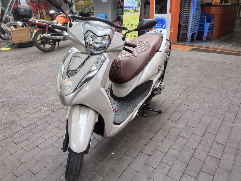 二手五羊本田Lead125