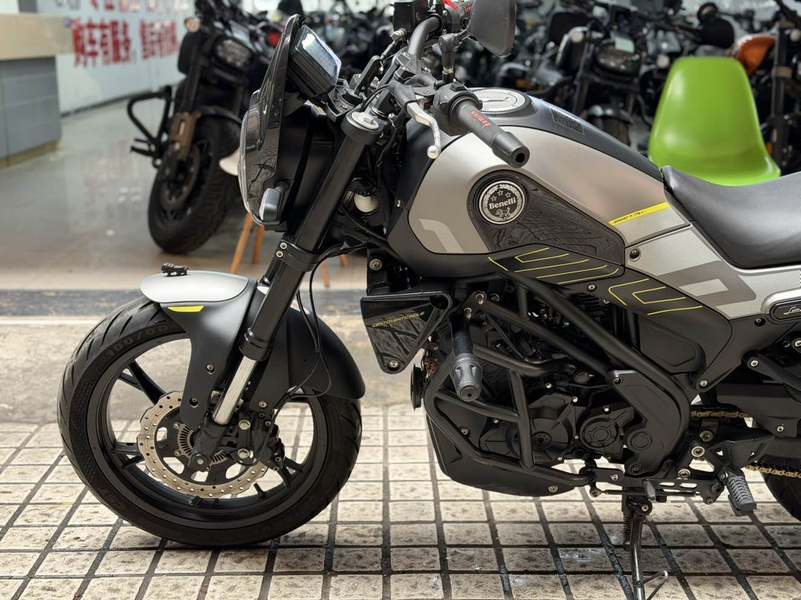 二手贝纳利幼狮 Leoncino 150