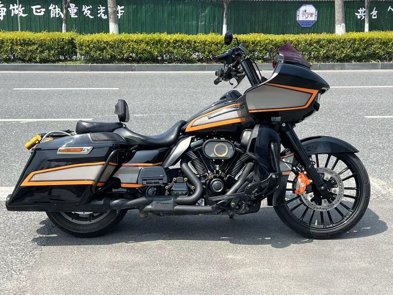 二手哈雷戴维森至尊滑翔Cvo Ultra Classic Electra Glide