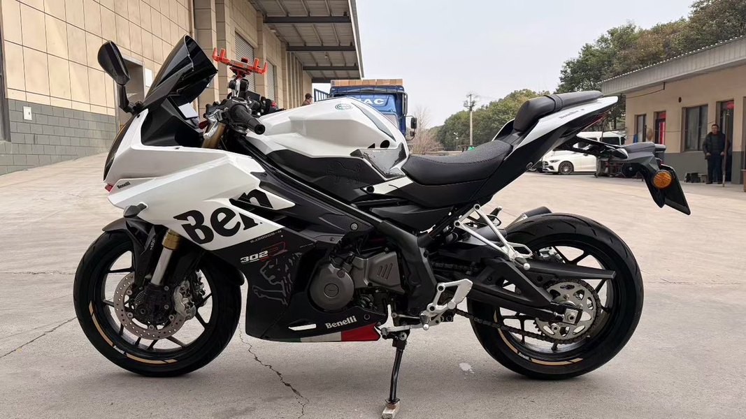 二手贝纳利龙卷风 Tornado 302R