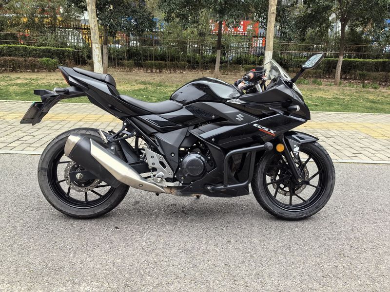 二手豪爵铃木GSX250R