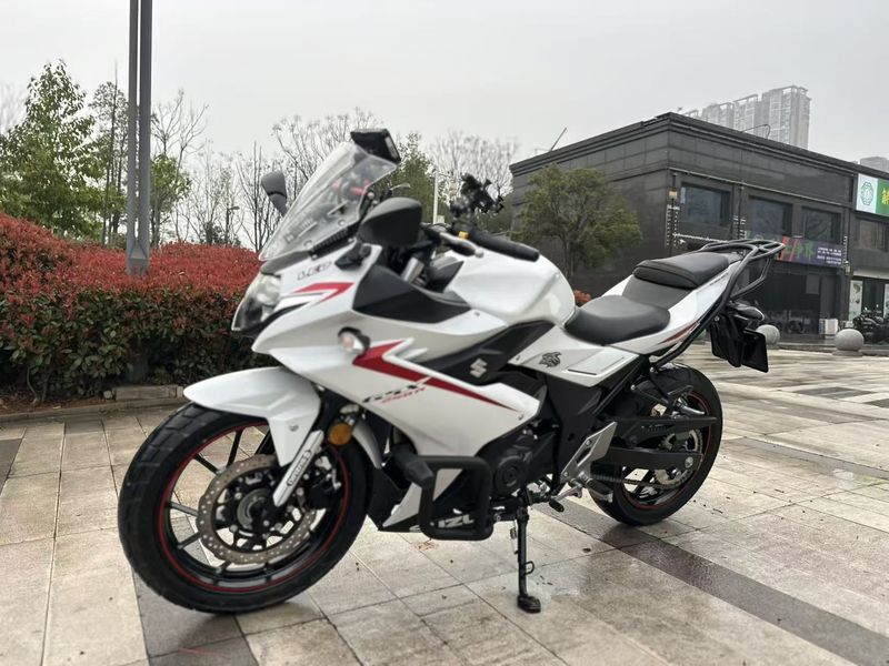 二手豪爵铃木GSX250R
