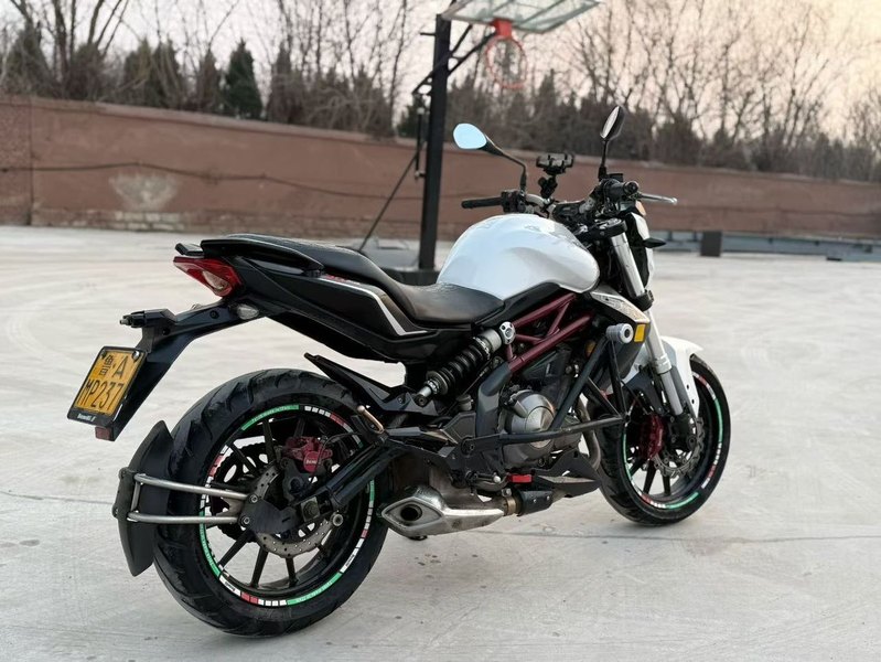 二手贝纳利蓝宝龙BJ300GS