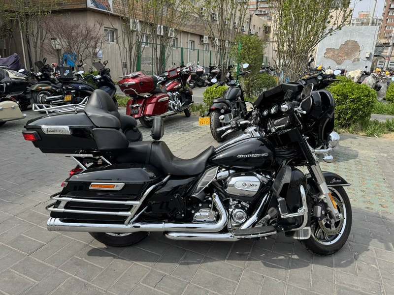 二手哈雷戴维森旗舰滑翔  Limited