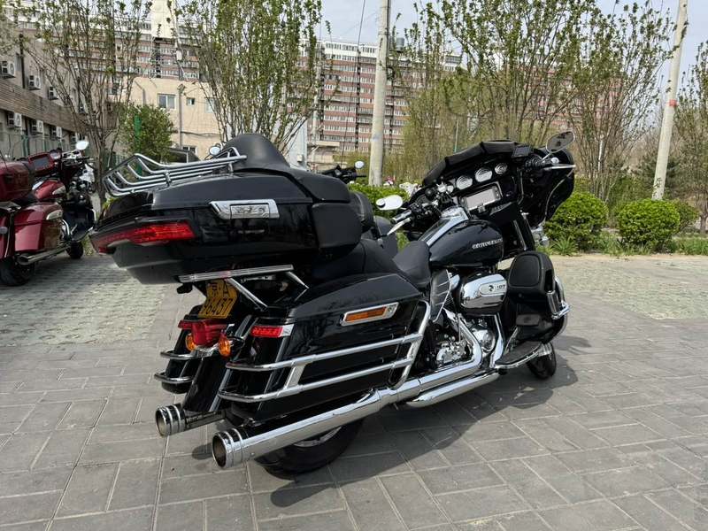 二手哈雷戴维森旗舰滑翔  Limited