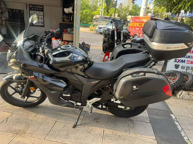 二手济南铃木极客飒 Gixxer 155
