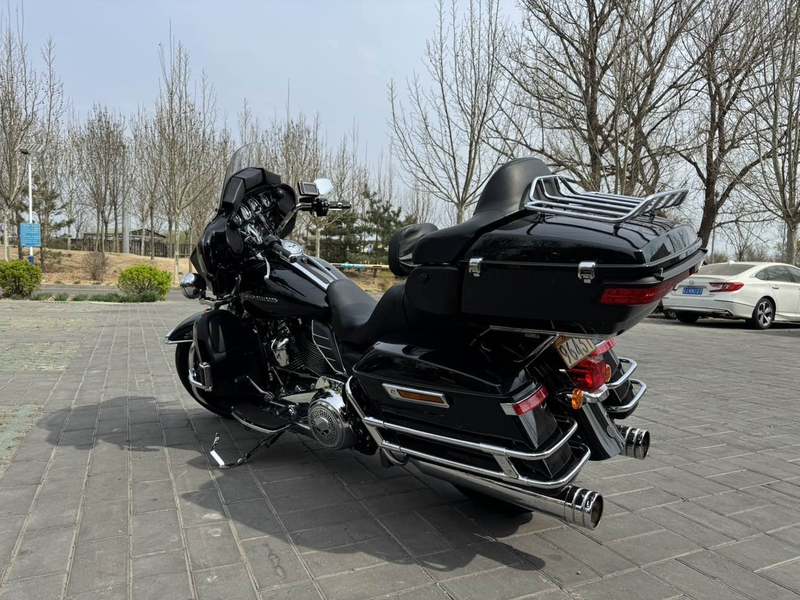 二手哈雷戴维森旗舰滑翔  Limited
