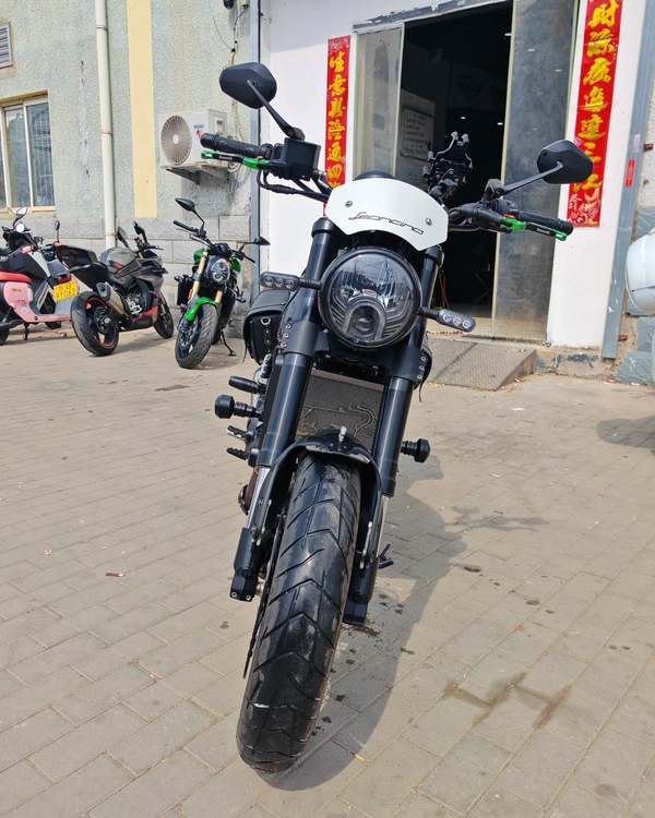 二手贝纳利幼狮 Leoncino 500