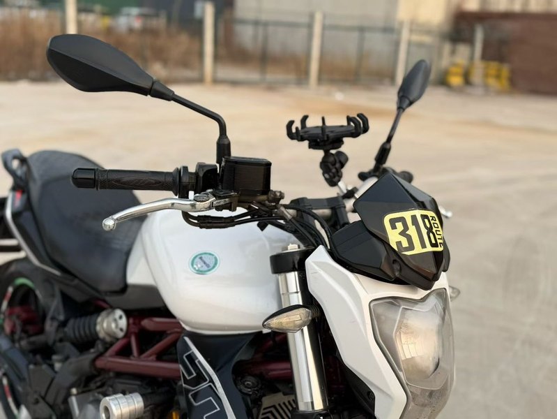 二手贝纳利蓝宝龙BJ300GS