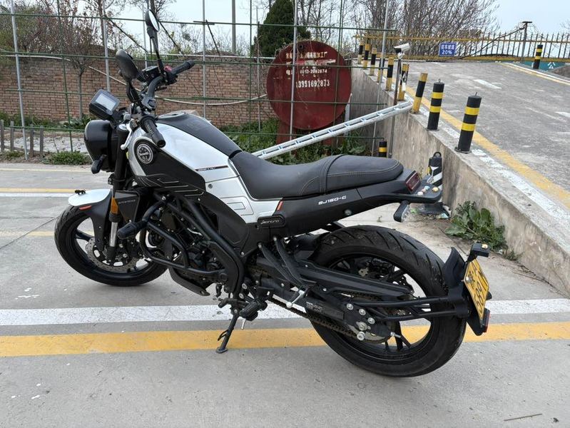 二手贝纳利幼狮 Leoncino 150