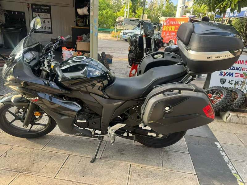 二手济南铃木极客飒 Gixxer 155