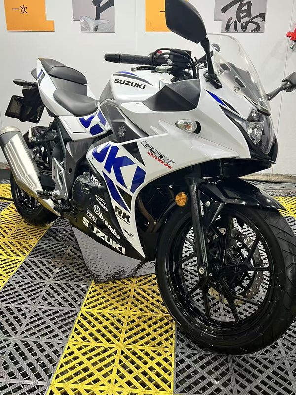 二手豪爵铃木GSX250R