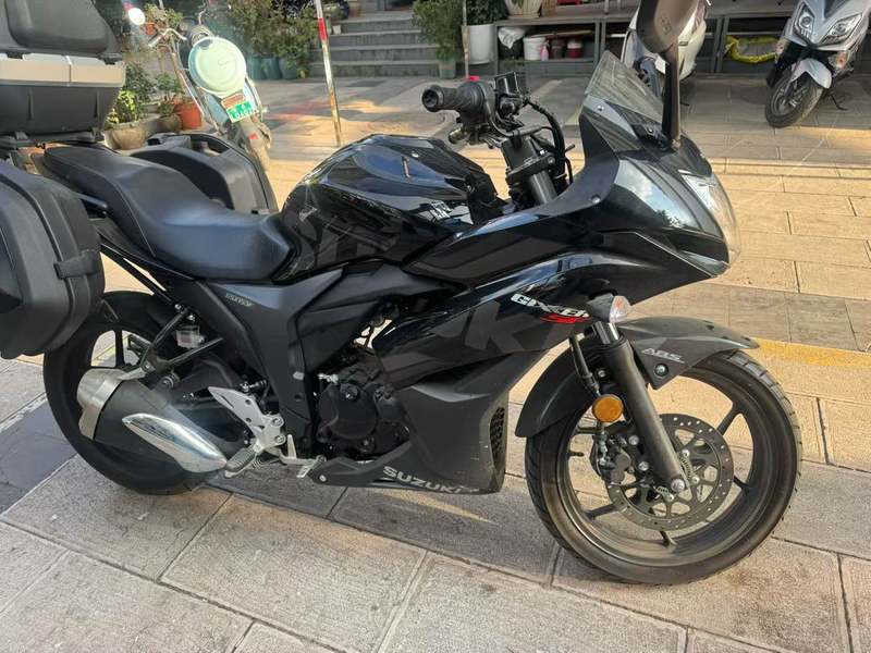 二手济南铃木极客飒 Gixxer 155