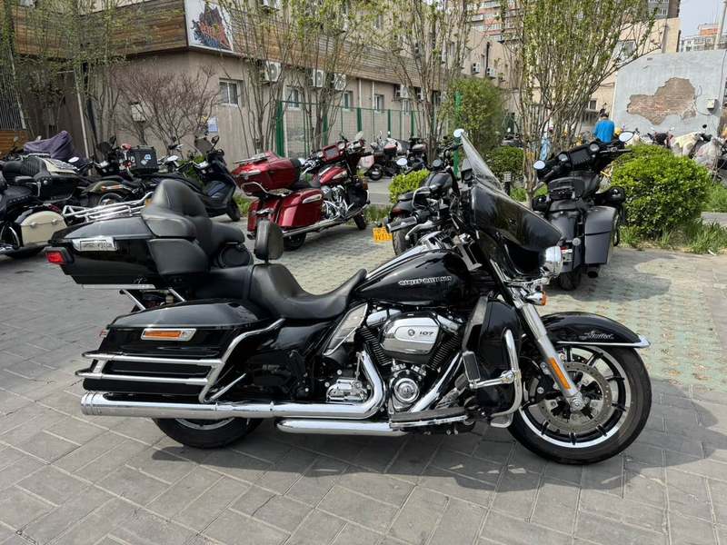 二手哈雷戴维森旗舰滑翔  Limited