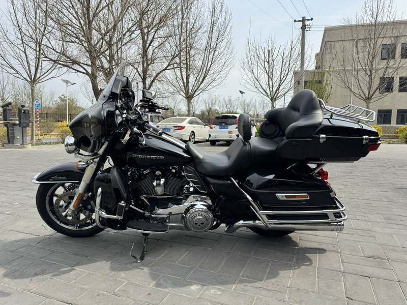 二手哈雷戴维森旗舰滑翔  Limited