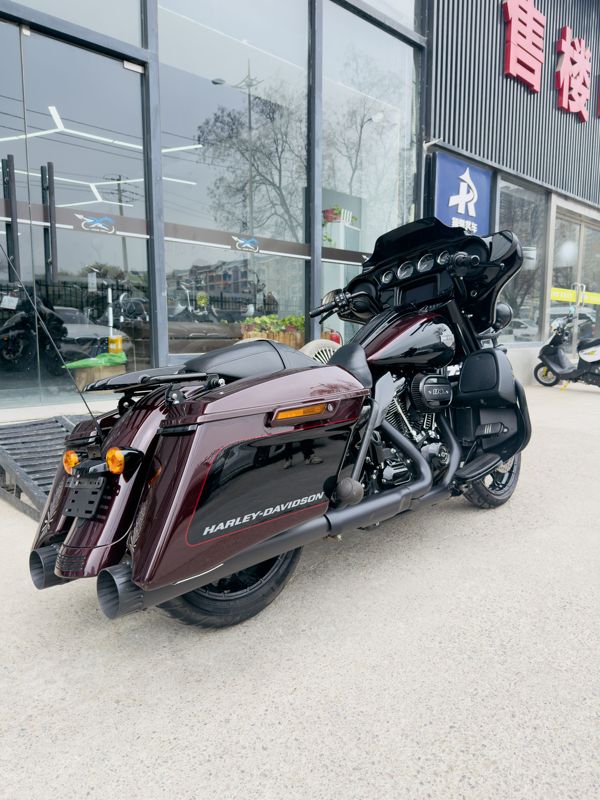 二手哈雷戴维森大道滑翔 Street Glide