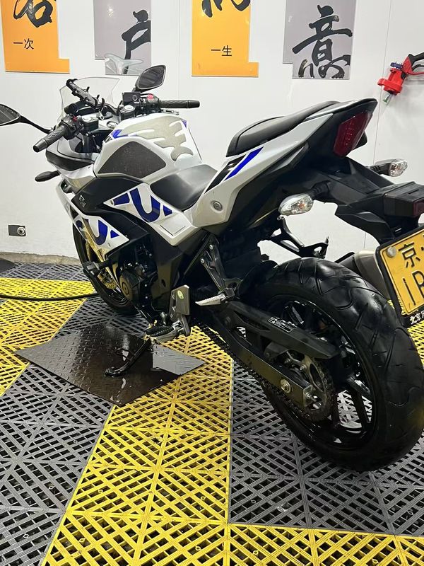 二手豪爵铃木GSX250R