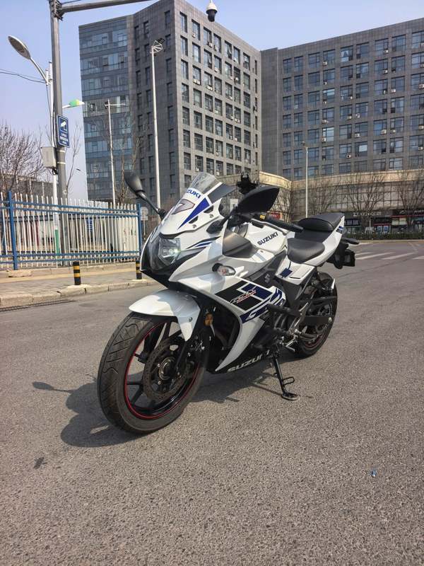 二手豪爵铃木GSX250R