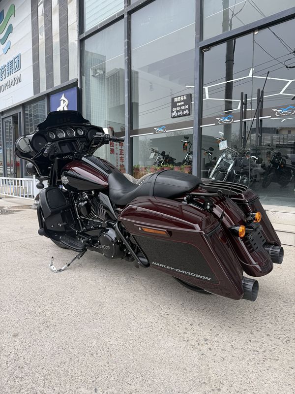 二手哈雷戴维森大道滑翔 Street Glide