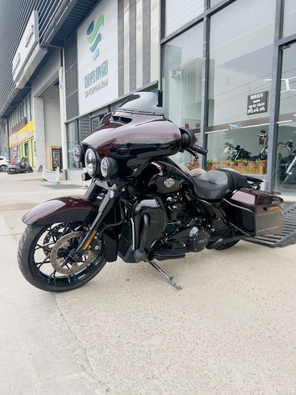 二手哈雷戴维森大道滑翔 Street Glide