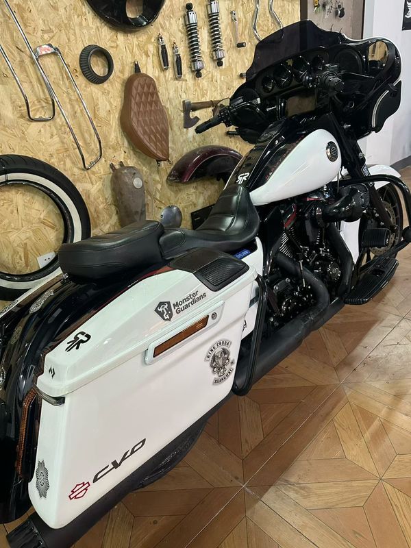 二手哈雷戴维森大道滑翔 Street Glide