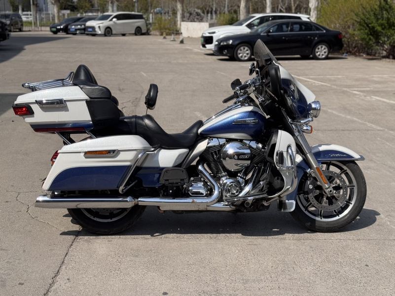 二手哈雷戴维森旗舰滑翔  Limited