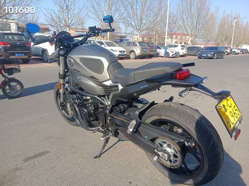 二手贝纳利幼狮 Leoncino 800