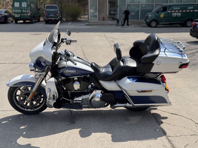 二手哈雷戴维森旗舰滑翔  Limited