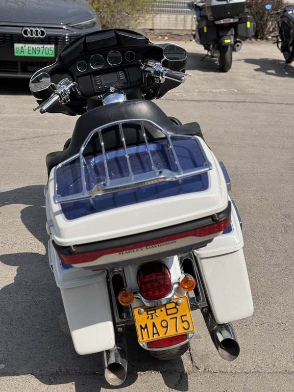 二手哈雷戴维森旗舰滑翔  Limited