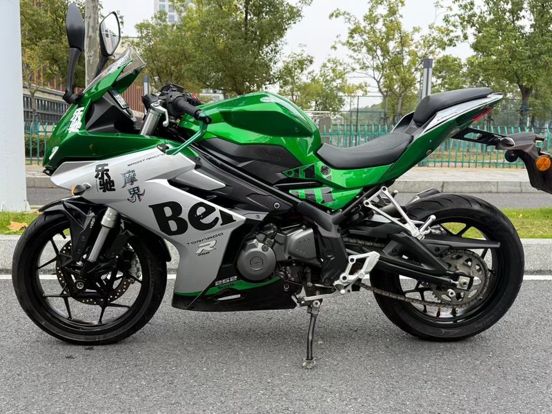 二手贝纳利龙卷风 Tornado 252R